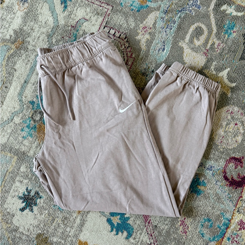 Nike 🏃🏽‍♀️ Sportswear Women’s Easy Joggers Tan/Beige
